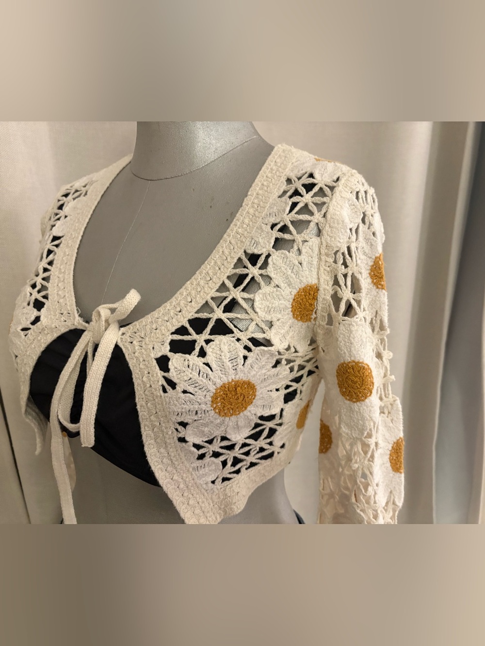 RARE Daisy Crochet Tie Front Crop Top Boho Festival Coachella Cardigan Sz XS - Picture 13 of 16